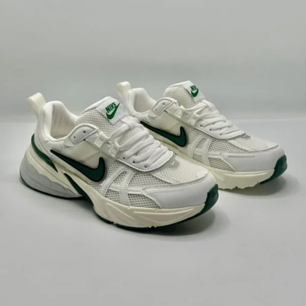 ⁦حذاء نايكي V2K run⁩ - الصورة ⁦4⁩