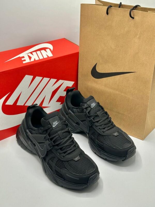 ⁦حذاء نايكي V2K run⁩ - الصورة ⁦3⁩