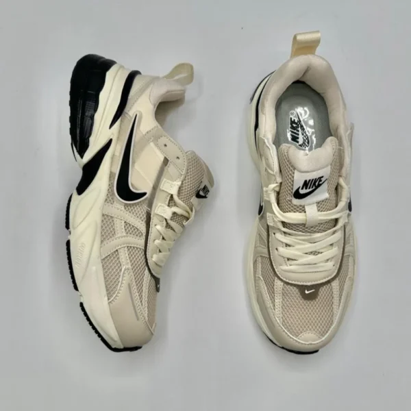 ⁦حذاء نايكي V2K run⁩ - الصورة ⁦2⁩